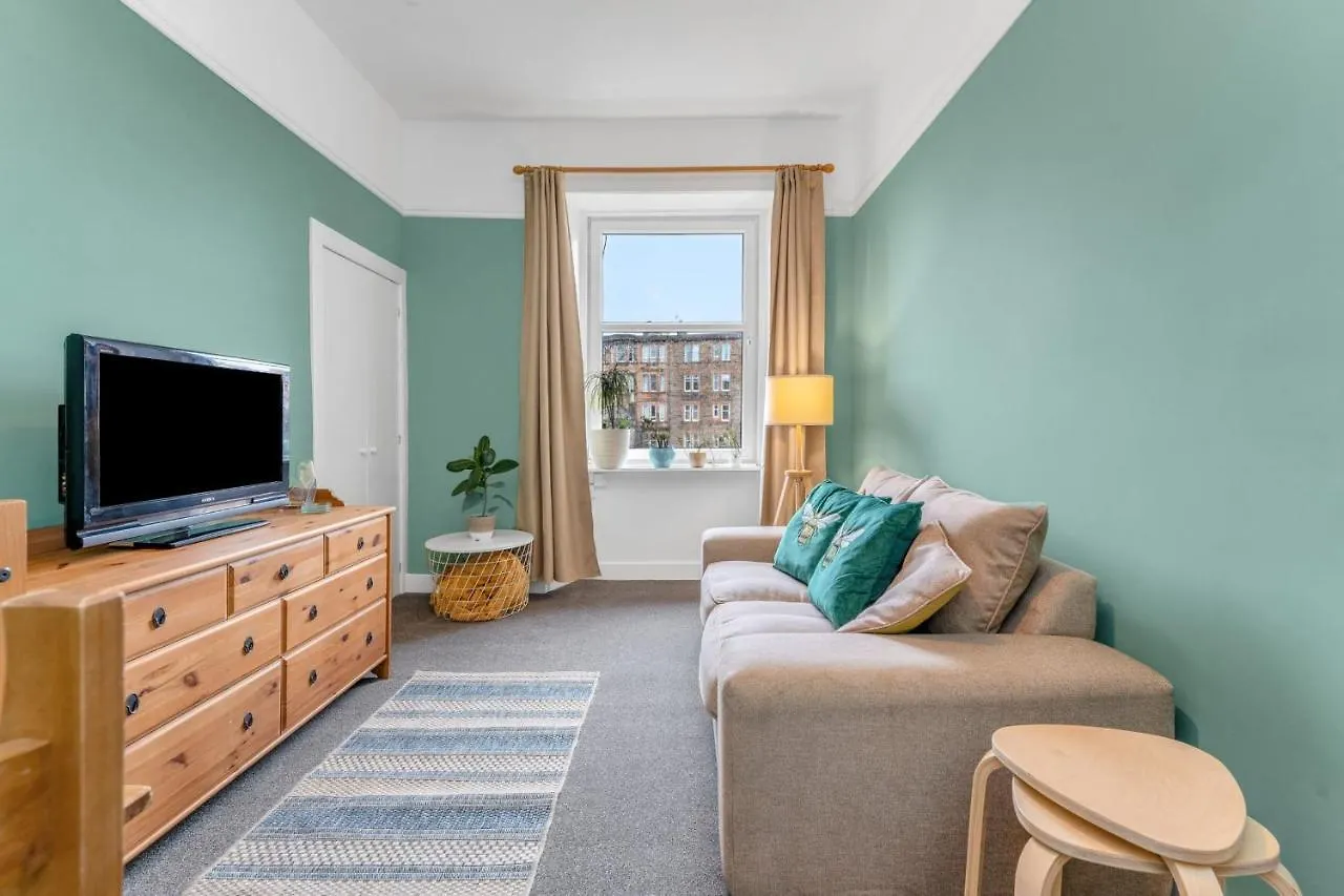 Bright And Quiet Edinburgh Home