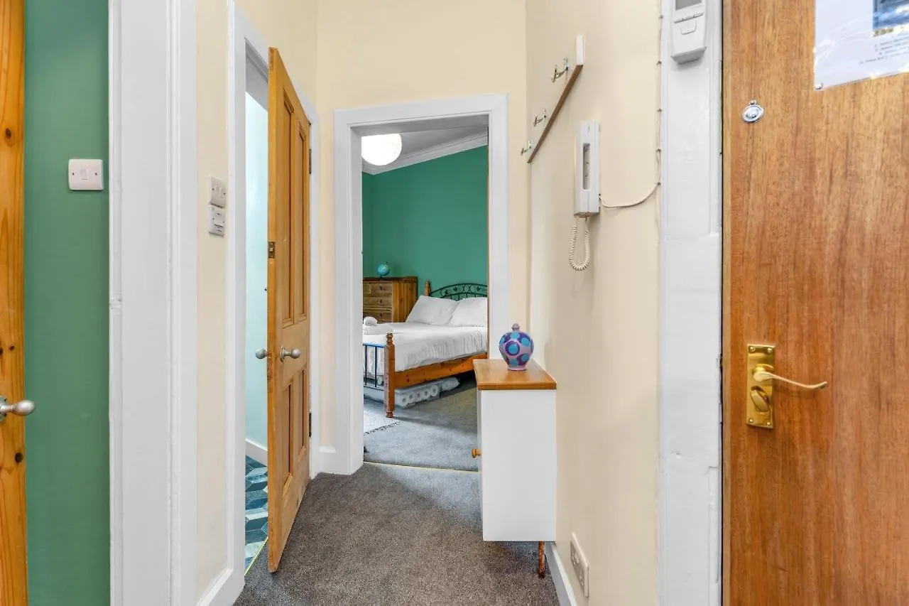 Bright And Quiet Edinburgh Home 영국