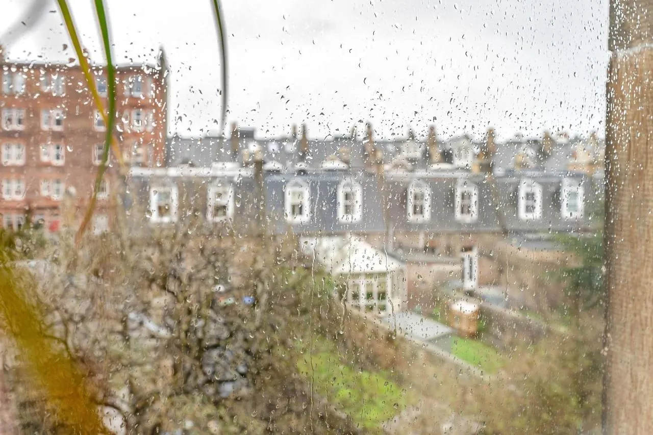아파트 Bright And Quiet Edinburgh Home 영국