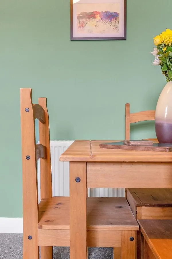 Bright And Quiet Edinburgh Home